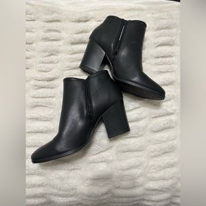 New Direction Chelsea Boots